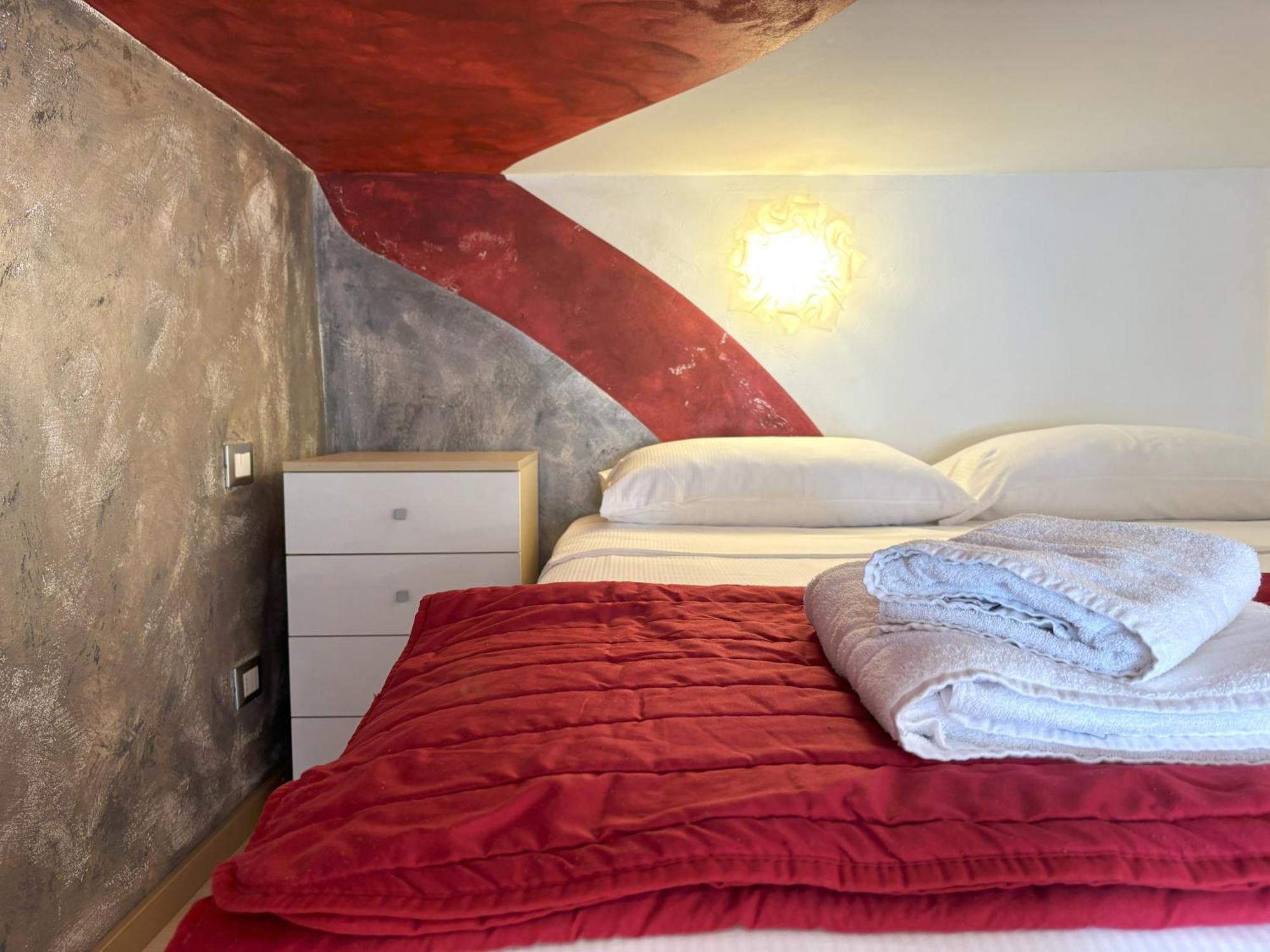 Red Velvet Apartment Trieste Ngoại thất bức ảnh